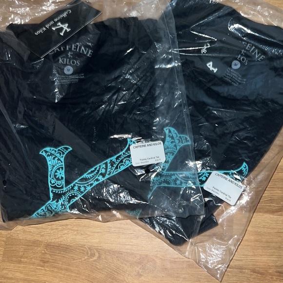 Caffeine and Kilos black/mint paisley Cardinal Tee - Picture 5 of 6